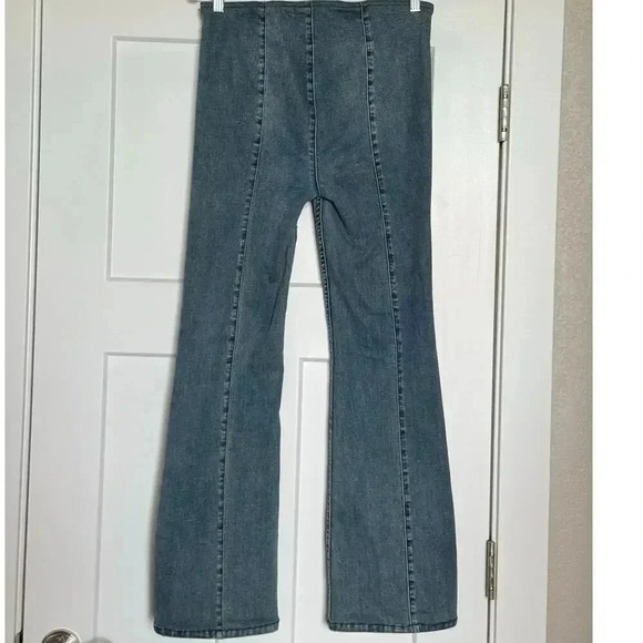 Free People Urban Outfitters We The Free Slim Pull-On Flare Jeans Size 27 - Picture 3 of 7